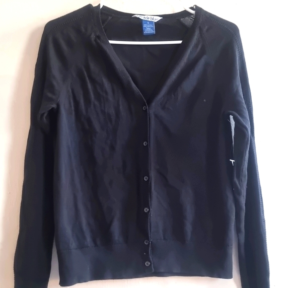 Women's Buttondown Cardigan - Picture 2 of 4